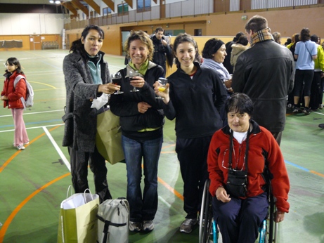 Les gagnantes du 4km - De gauche à droite : Nazha FAKIR ZARHOUNI, Carine POUMES-BALLIHAUT, Pauline LEFEVRE, et Anna TAVANO